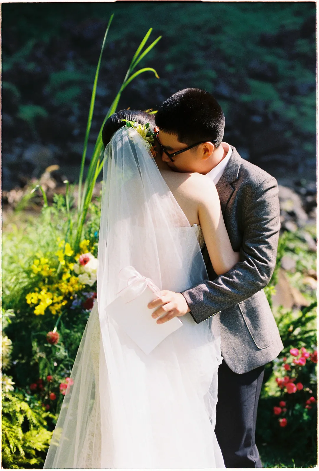 A Da Lat Waterfall Elopement on 35mm Film: Tiến Anh & Trân's Private Vow Ceremony at Liêng Chi Nha & Suối Tía