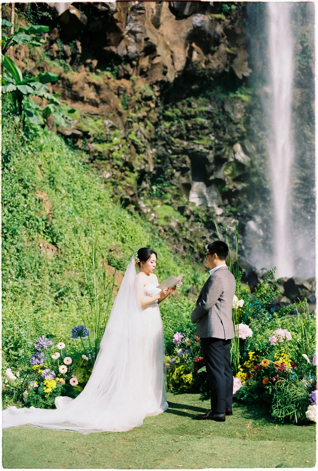 A Da Lat Waterfall Elopement on 35mm Film: Tiến Anh & Trân's Private Vow Ceremony at Liêng Chi Nha & Suối Tía
