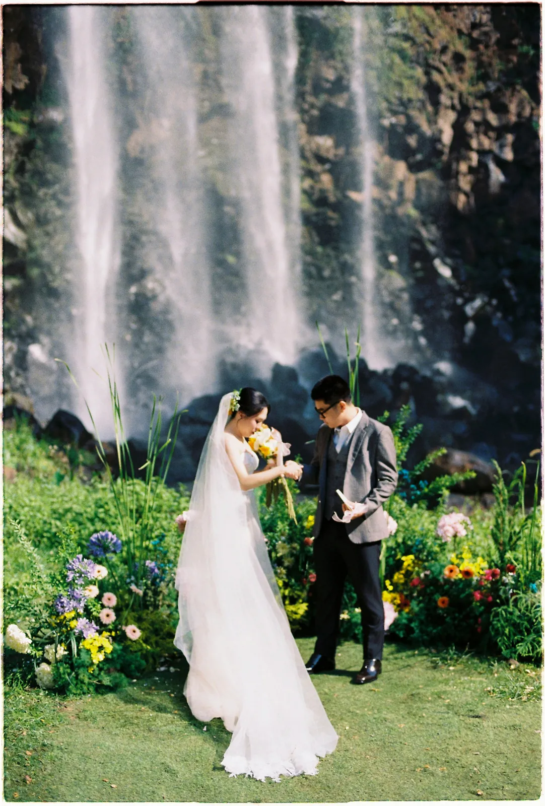 A Da Lat Waterfall Elopement on 35mm Film: Tiến Anh & Trân's Private Vow Ceremony at Liêng Chi Nha & Suối Tía