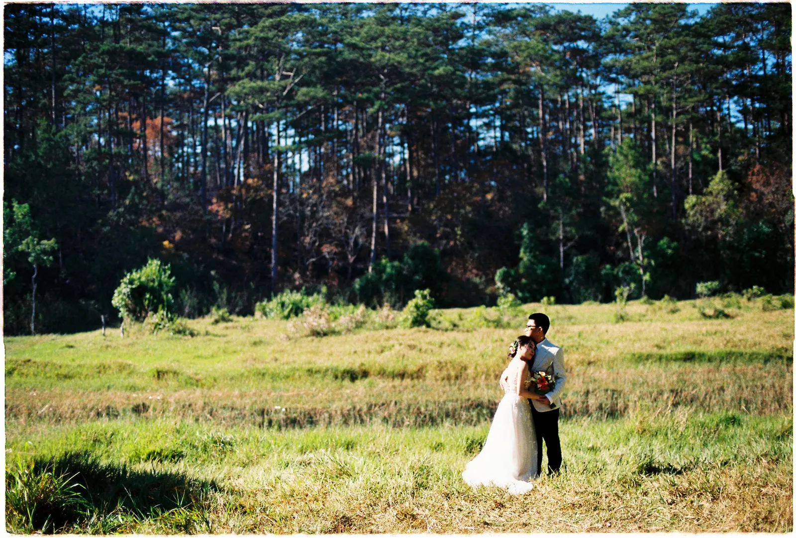 A Da Lat Waterfall Elopement on 35mm Film: Tiến Anh & Trân's Private Vow Ceremony at Liêng Chi Nha & Suối Tía