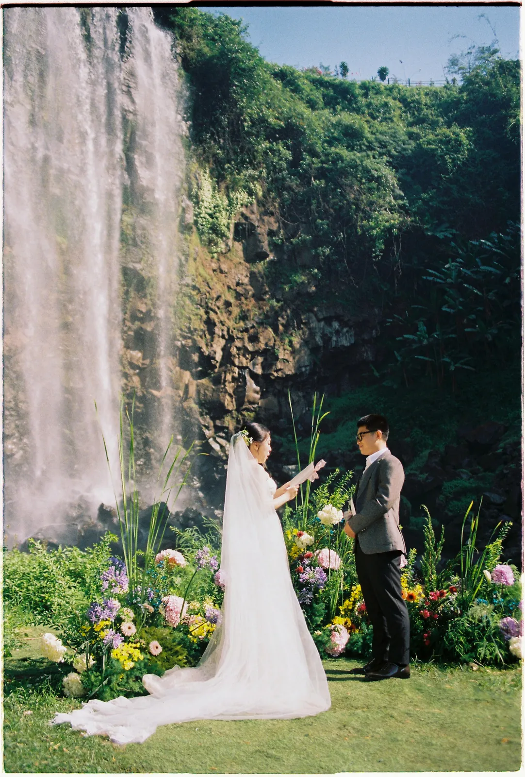 A Da Lat Waterfall Elopement on 35mm Film: Tiến Anh & Trân's Private Vow Ceremony at Liêng Chi Nha & Suối Tía