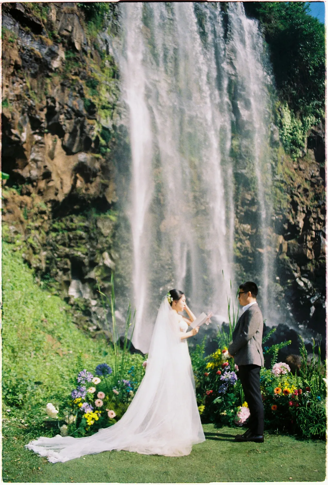 A Da Lat Waterfall Elopement on 35mm Film: Tiến Anh & Trân's Private Vow Ceremony at Liêng Chi Nha & Suối Tía