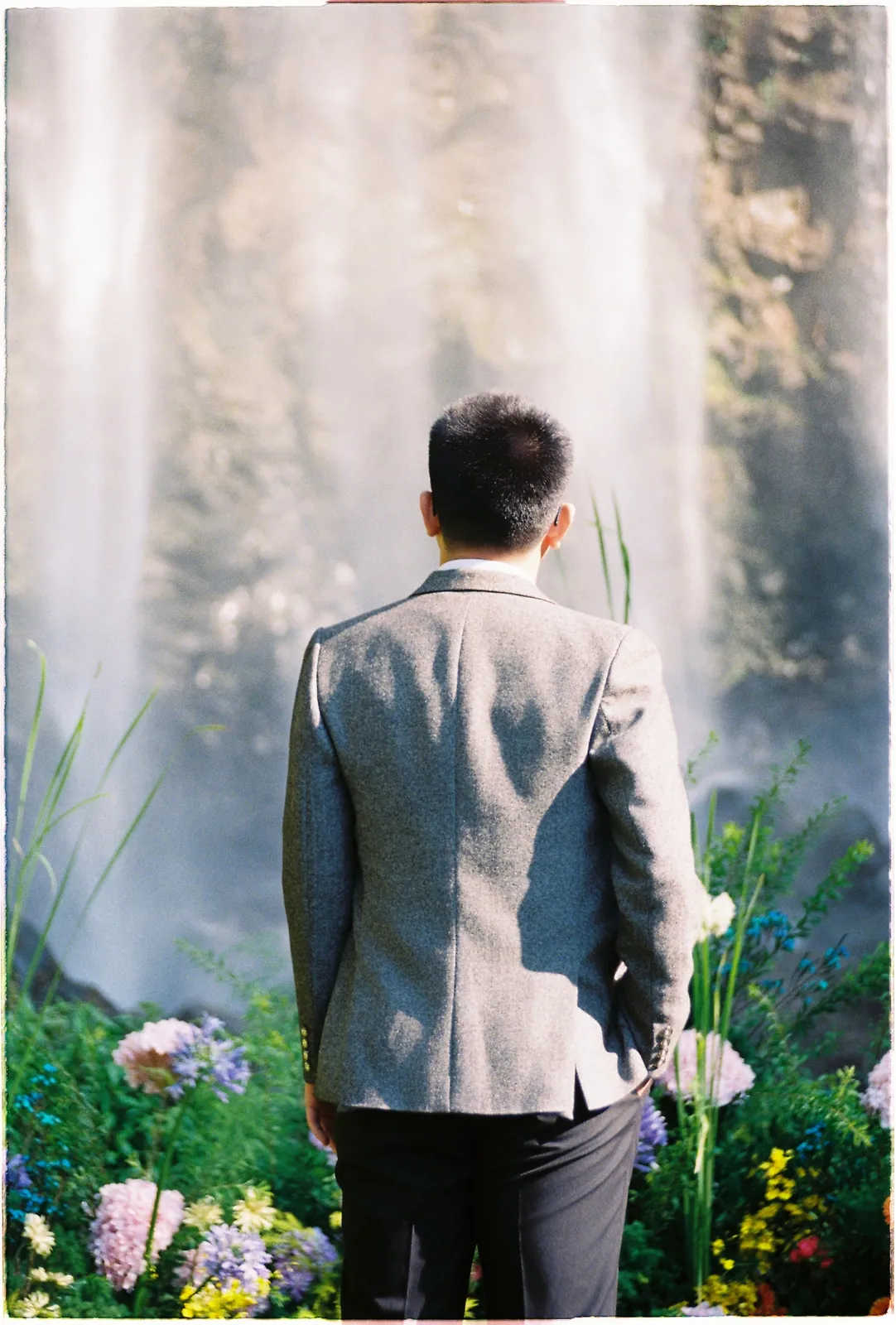 Tiến Anh & Trân's film elopement in the mist near Da Lat.
