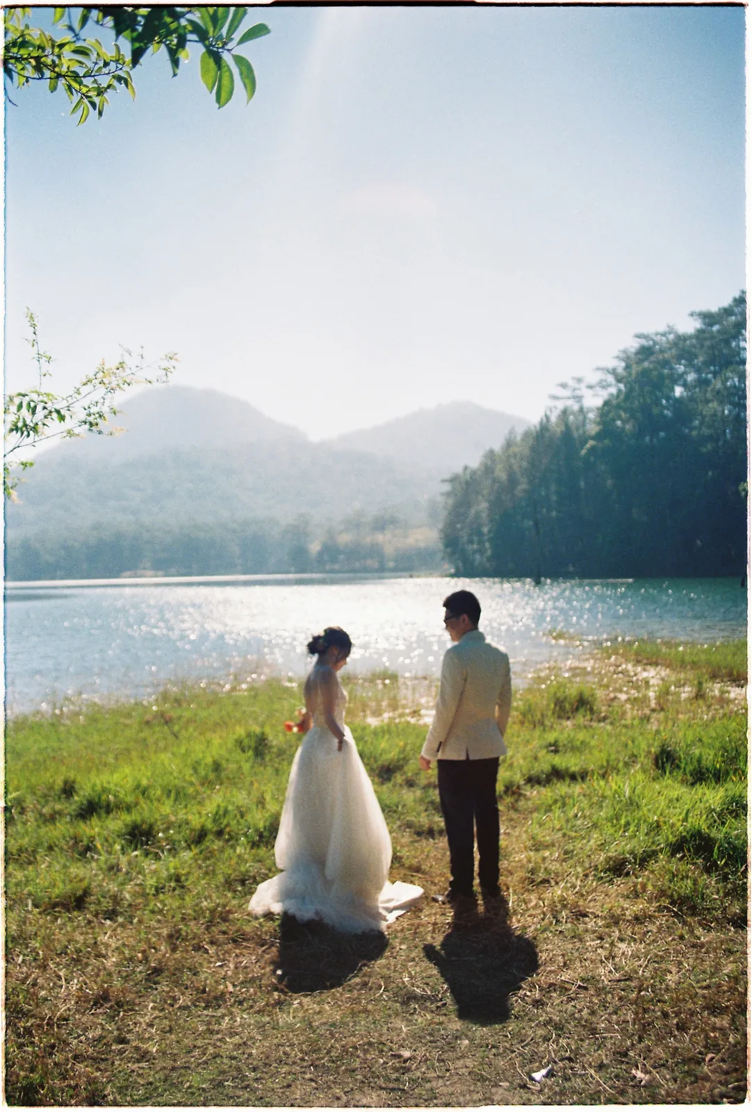A Da Lat Waterfall Elopement on 35mm Film: Tiến Anh & Trân's Private Vow Ceremony at Liêng Chi Nha & Suối Tía