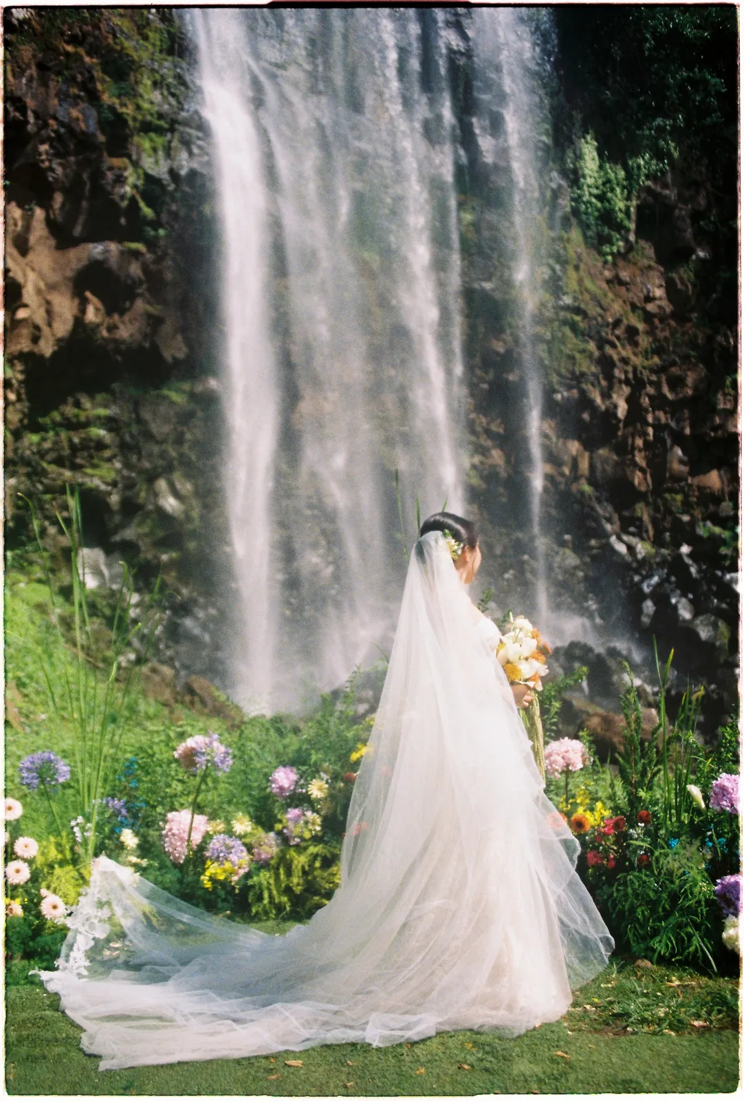 A Da Lat Waterfall Elopement on 35mm Film: Tiến Anh & Trân's Private Vow Ceremony at Liêng Chi Nha & Suối Tía