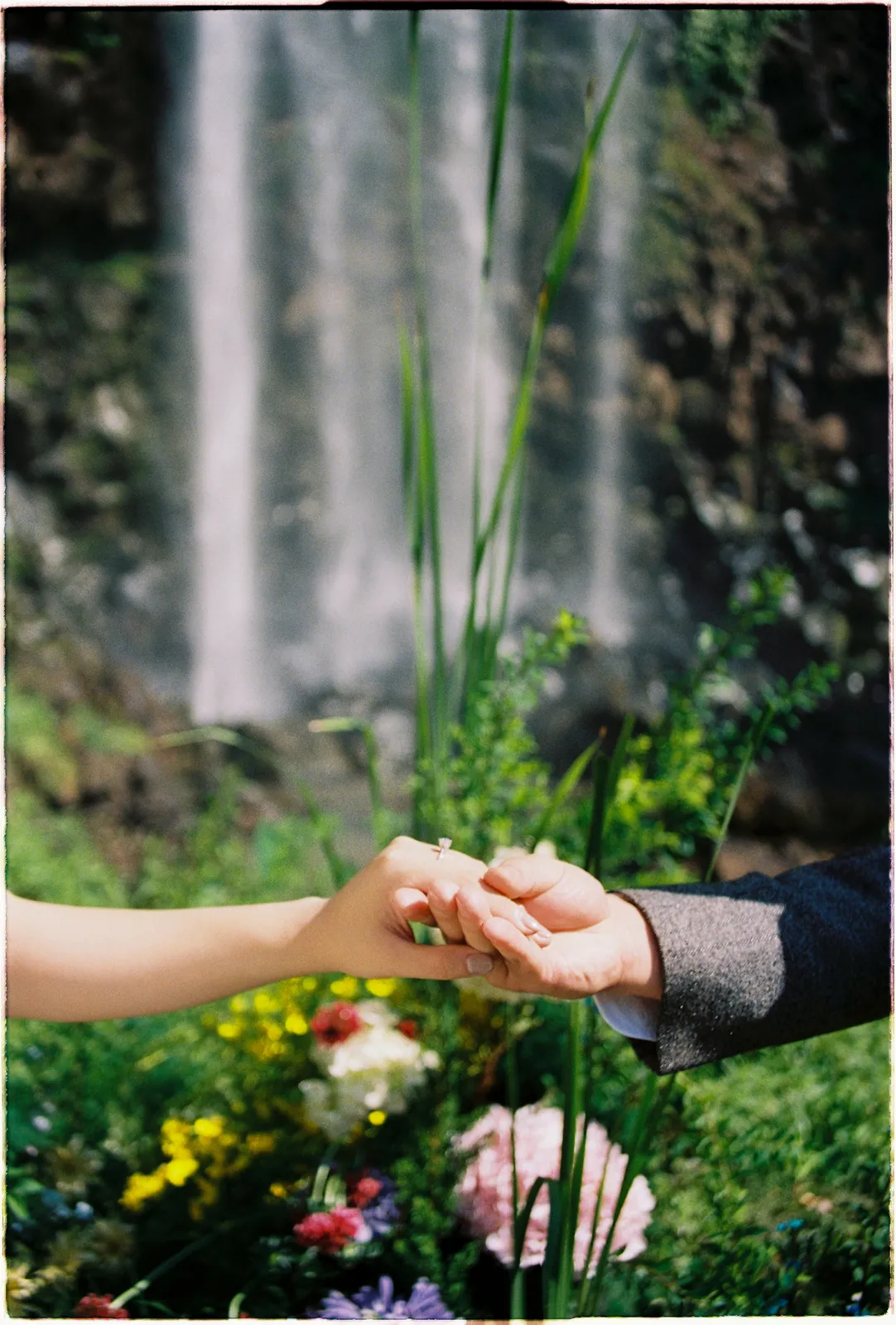 A Da Lat Waterfall Elopement on 35mm Film: Tiến Anh & Trân's Private Vow Ceremony at Liêng Chi Nha & Suối Tía