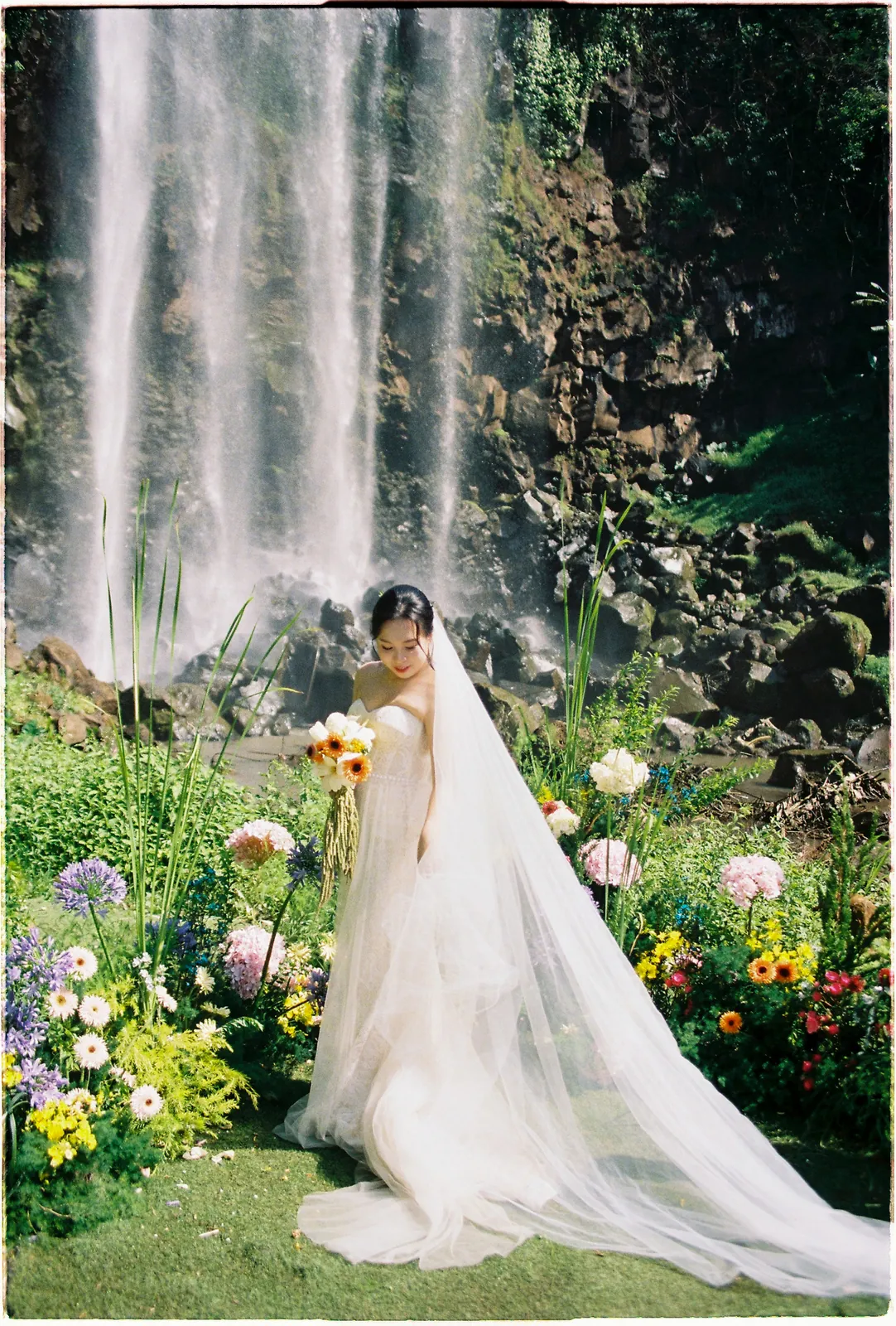 A Da Lat Waterfall Elopement on 35mm Film: Tiến Anh & Trân's Private Vow Ceremony at Liêng Chi Nha & Suối Tía