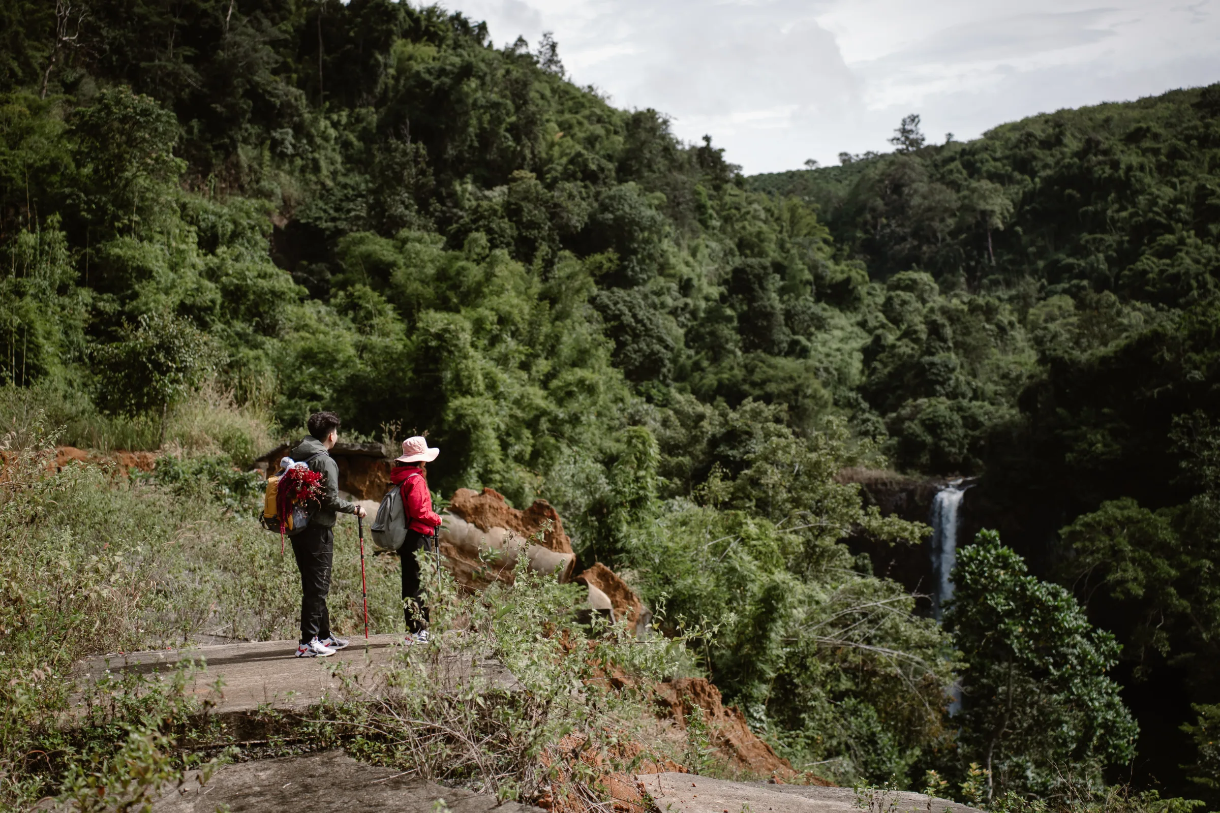 The last stretch of the trek, with Liêng Nung finally in view.